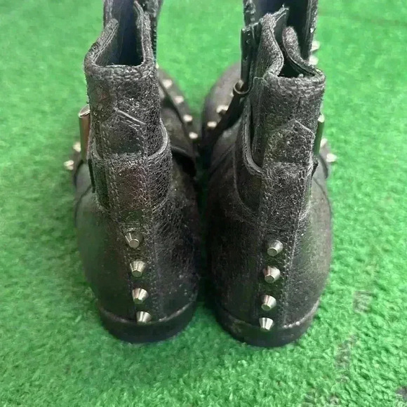 Stuart Weitzman - Picture 7 of 8